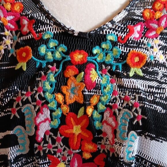 Dor Dor Embroidered Net Coverup - Picture 3 of 10